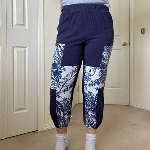 3/$50 Patchwork linen jogger capri pants‎